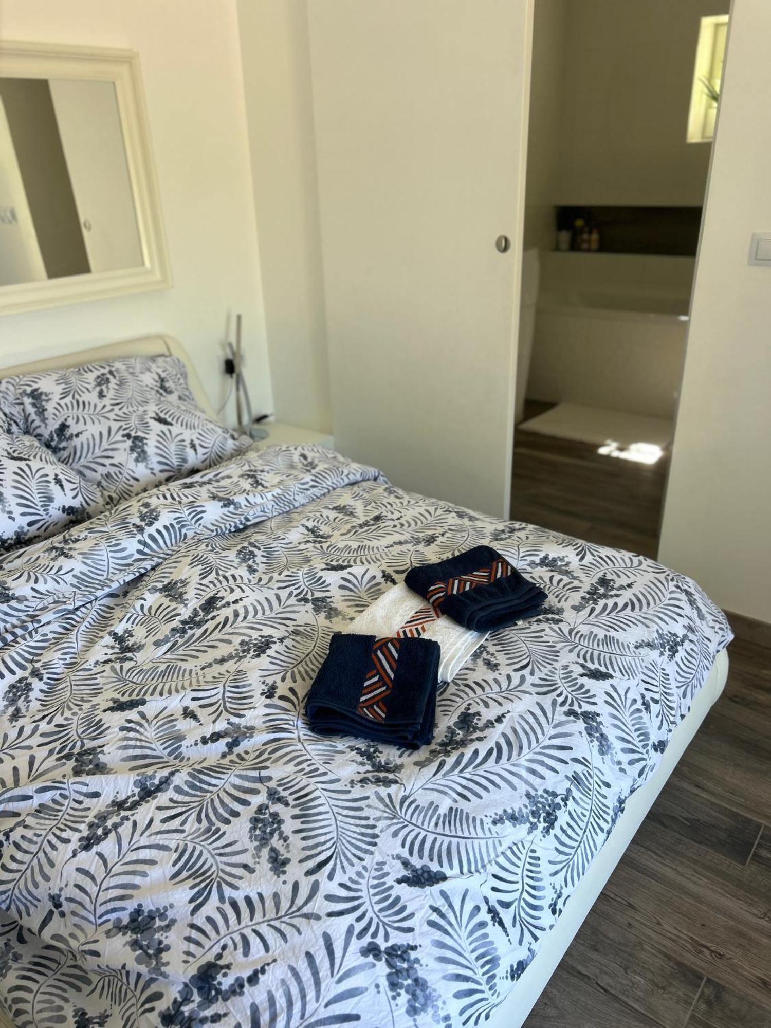 Belle Chambre Privee Avec Le Jardin Privatif Et Le Jacuzzi Cavalaire-sur-Mer Exterior foto